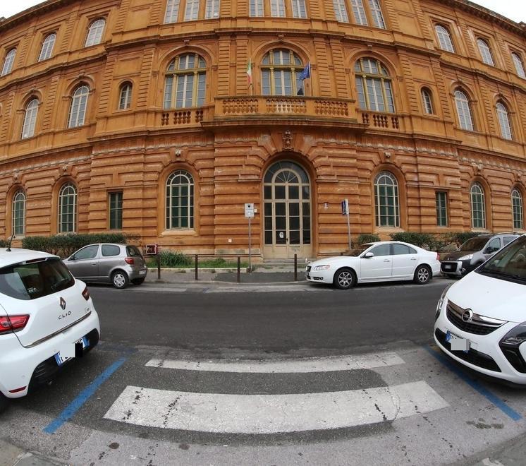 Dalle Benci alle Micheli strisce pedonali “fantasma” fuori dalle scuole 
