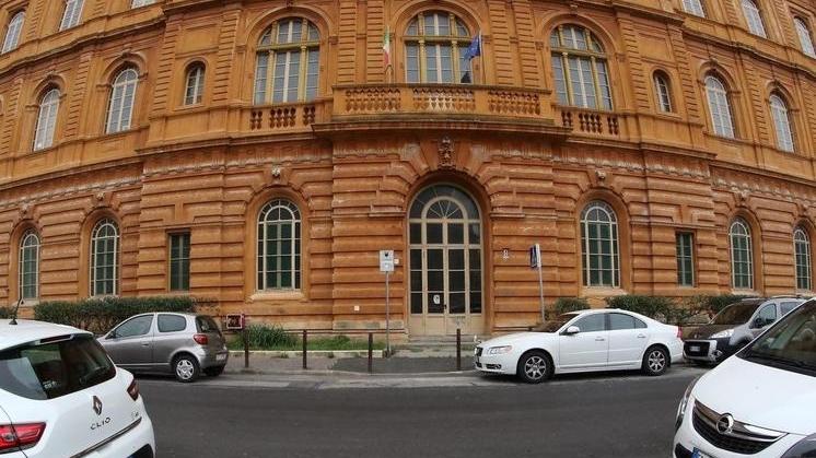 Dalle Benci alle Micheli strisce pedonali “fantasma” fuori dalle scuole