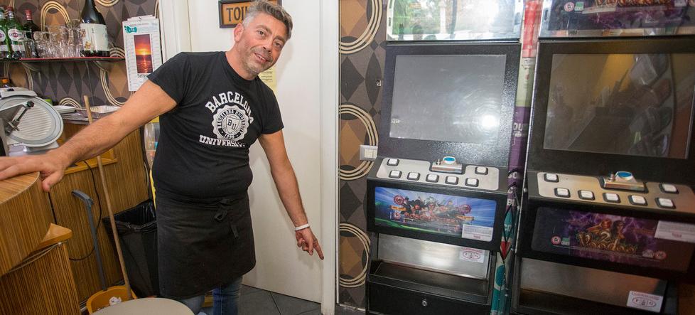Spaccata con un’auto al bar Michelangelo: rubato lo scambiasoldi