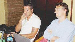 Lucarelli insieme a Pallavicino e sotto il presidente Aldo Spinelli
