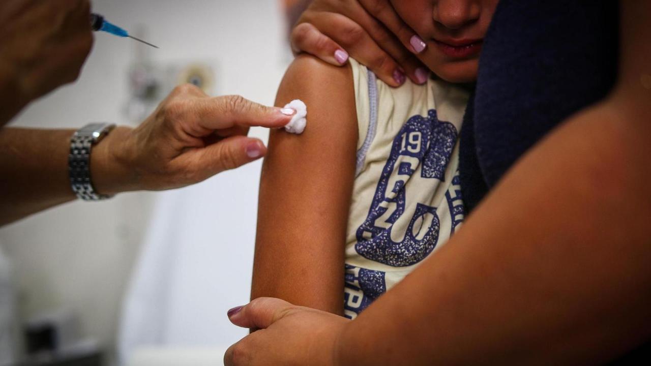 Vaccini in Sardegna, alunni a casa: la lente sulle certificazioni 