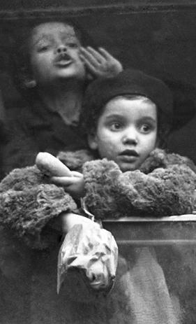 Quei bambini sui “treni della felicità” che scoprivano la neve e il mare 