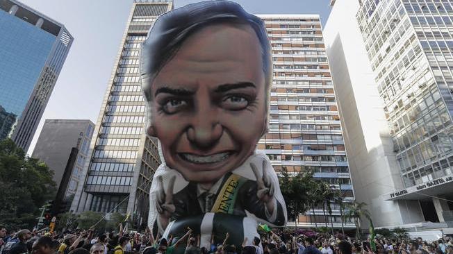 Brasile: sondaggio, Bolsonaro avanza