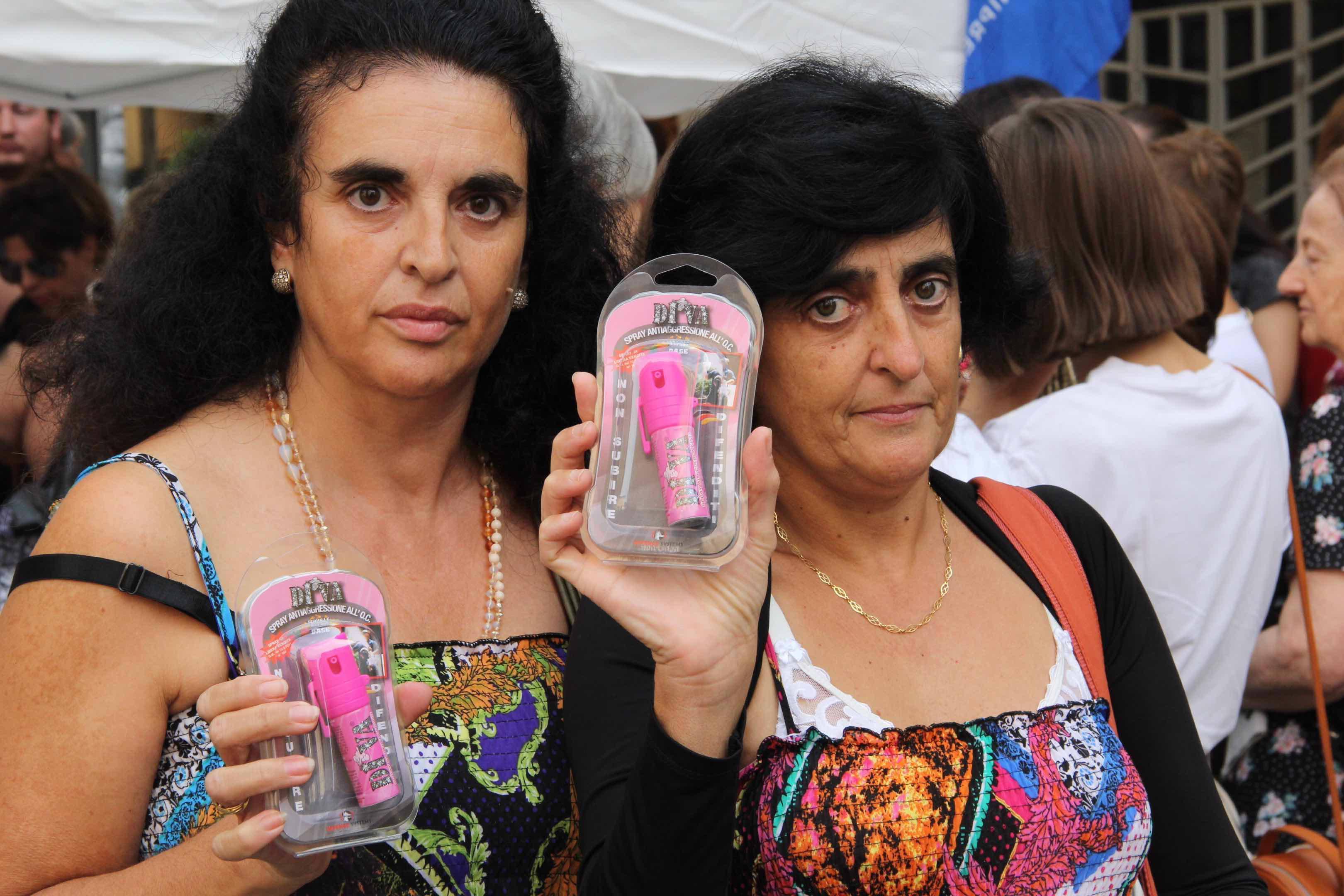 In coda per lo spray al peperoncino: lo distribuisce la Lega 