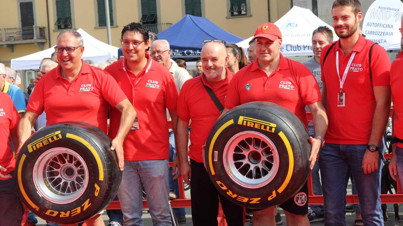 Il Pit Stop della Ferrari in piazza delle Carceri (foto Batavia)