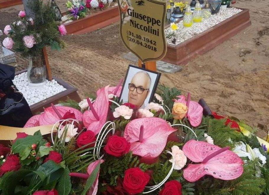 La tomba di Giuseppe Niccolini nel cimitero polacco dove sarebbe stato sepolto