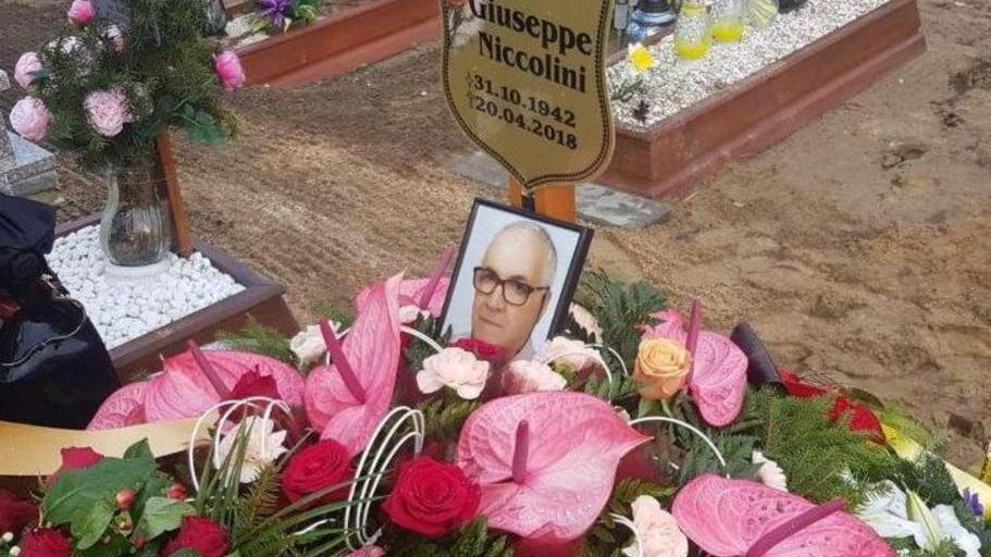 La tomba di Giuseppe Niccolini nel cimitero polacco dove sarebbe stato sepolto