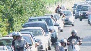Le code sul viale della Bigattiera al rientro dopo la giornata trascorsa al mare