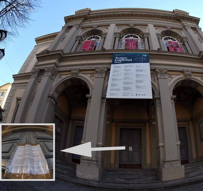 Teatro Guglielmi ancora chiuso: «Non sappiamo tutta la verità» 