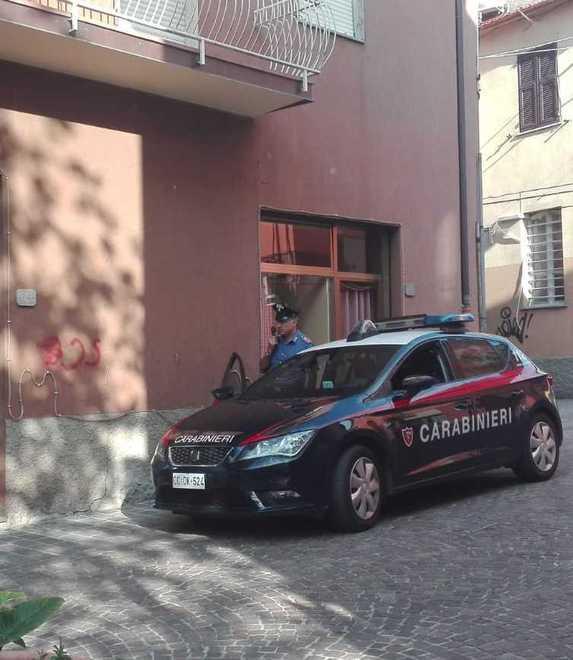 Sfondano le vetrine e rubano al bar Mario Tre inseguiti e arrestati 