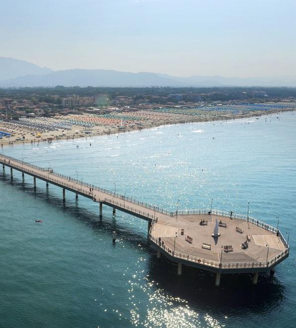 Fuochi d’artificio e spettacoli per la lunga Notte del Pontile 
