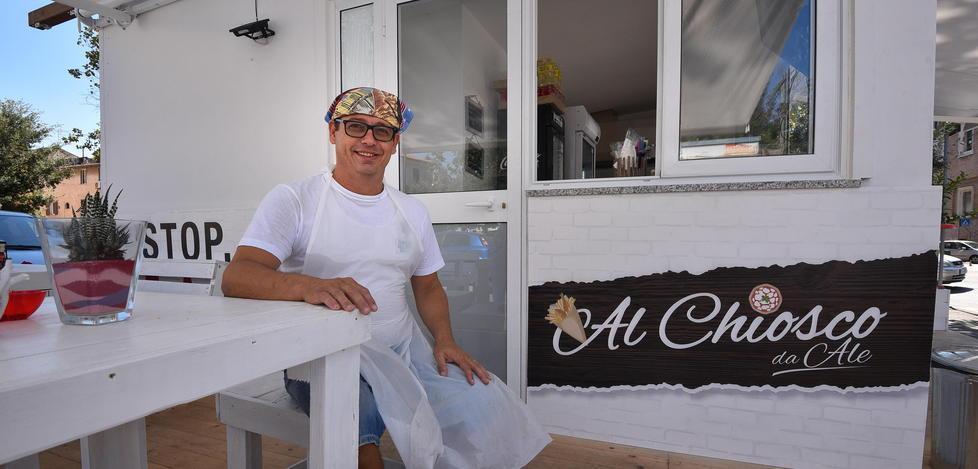 In piazza De Maria il chioschetto riapre con pizza e fritture 