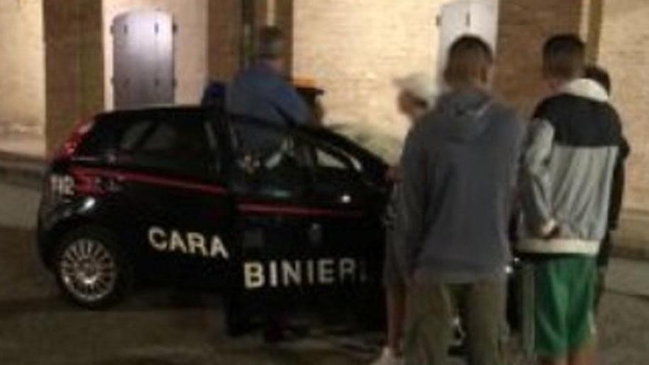 Controlli a gruppo di giovani