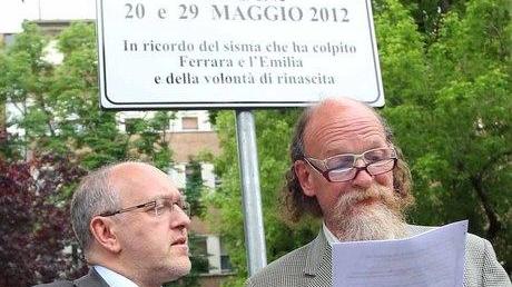 Derubato in centro è aiutato da nigeriani a bloccare il ladro