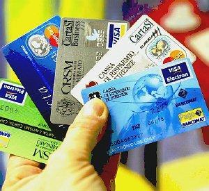 Dopo aver sottratto alla baby sitter le due carte di credito l’imputata fece shopping per 1900 euro