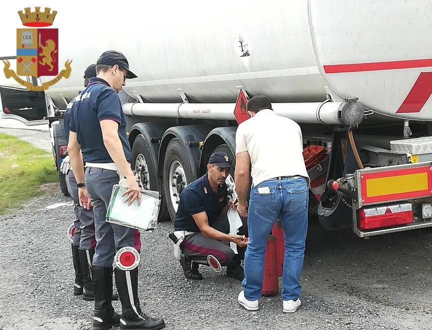 Trasporto di sostanze chimiche In 7 giorni 12mila euro di multe 
