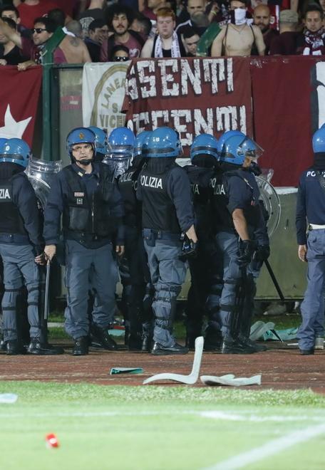 Invasione di campo a Siena indagati 18 tifosi granata