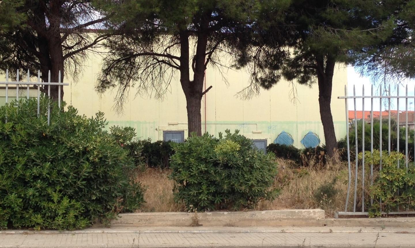 Danneggiata parte della recinzione