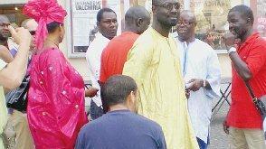 Un gruppo di senegalesi alla festa multietnico Al centro Dia Papa Demba