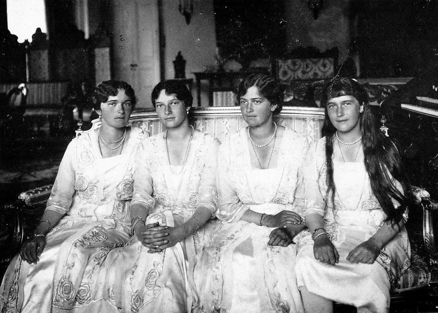 Le principesse Olga, Tatiana, Maria e Anastasia Romanov nel 1916