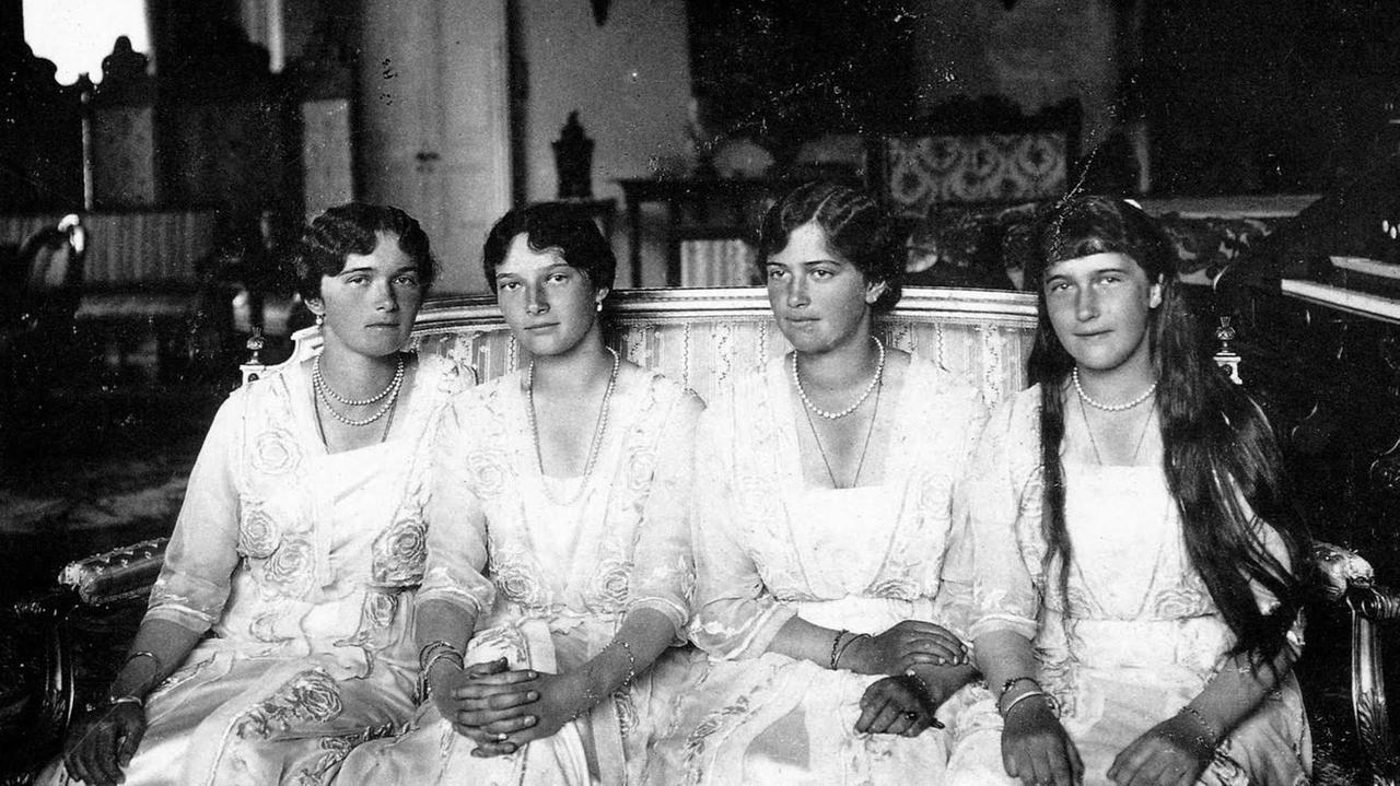 Le principesse Olga, Tatiana, Maria e Anastasia Romanov nel 1916