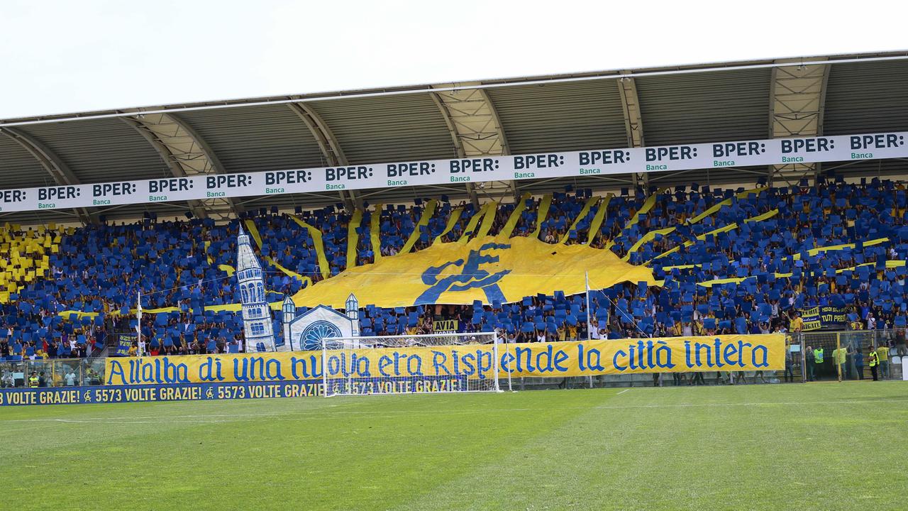 La coreografia dei tifosi del Modena