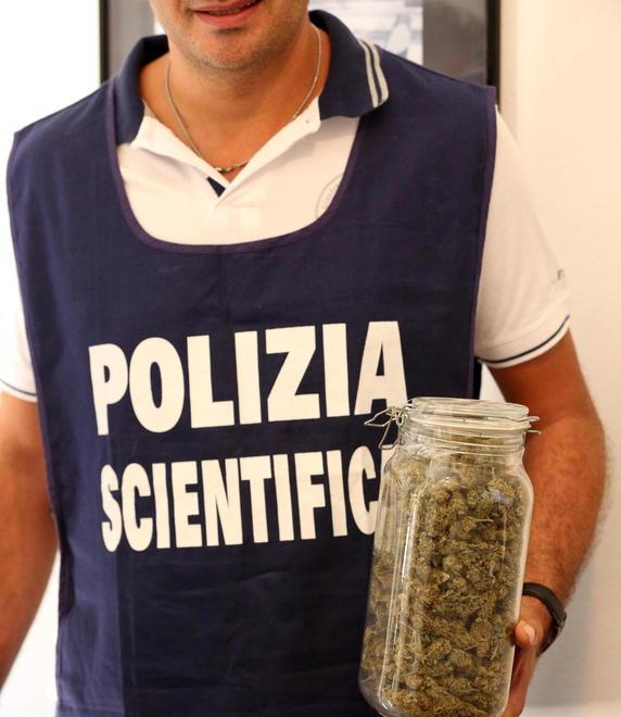 Cocaina dalla Campania operazione della polizia con cinque arresti 