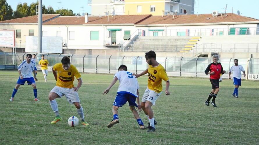 Cecina al completo ospita un ambizioso Camaiore