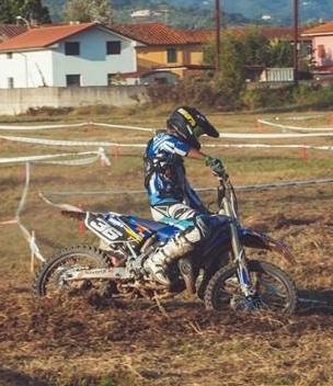 Domenica nel segno del rombo delle enduro e dei voli in elicottero