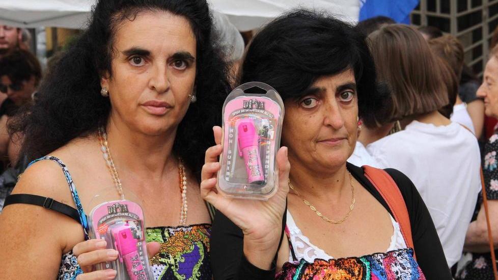 Spray antiviolenza a ruba Era gratis: 250 donne in fila