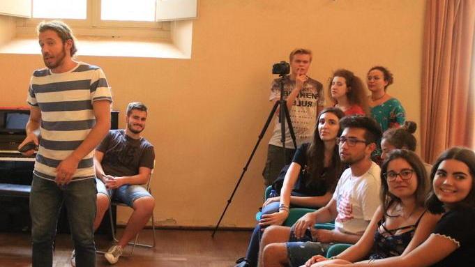 Gli studenti faccia a faccia nell’era degli scambi virtuali