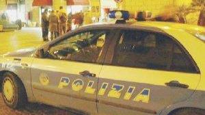 Una pattuglia della polizia di notte