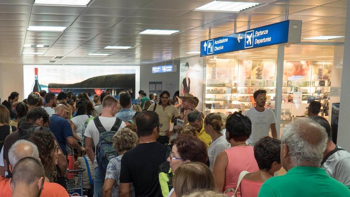 Aeroporto, gli arrivi dei turisti stranieri salvano i dati di luglio