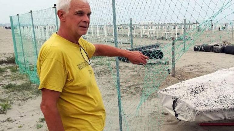 Barche prese a picconate nel centro velico