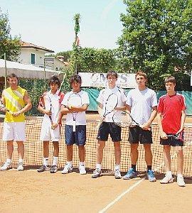 <strong>IN CAMPO.</strong> Giovani tennisti