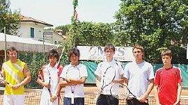 <strong>IN CAMPO.</strong> Giovani tennisti