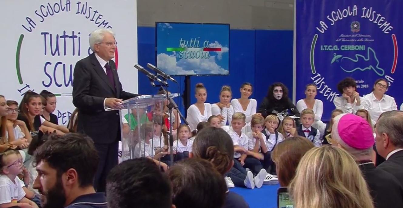 Il Presidente Sergio Mattarella durante il discorso agli studenti all'Isola d'Elba