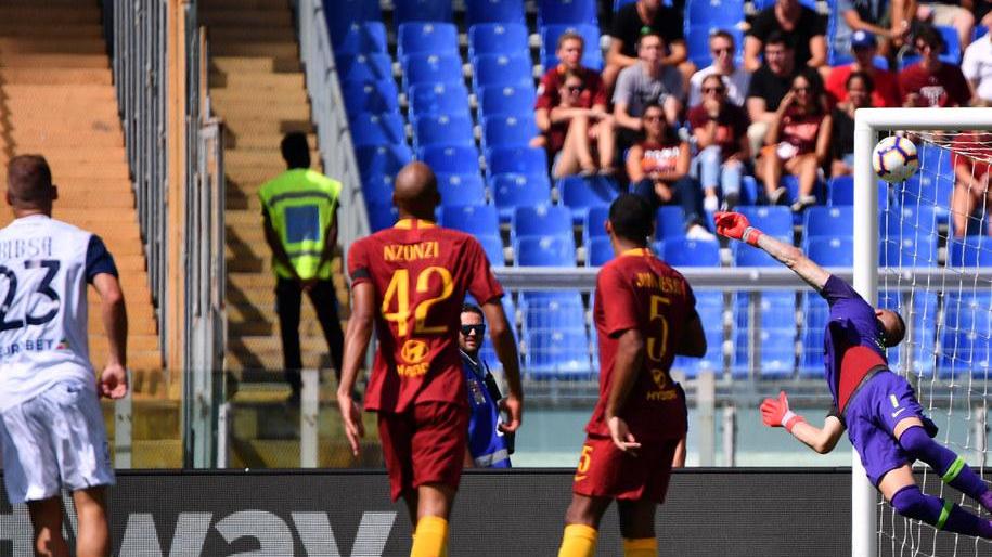 La Roma fa illudere poi un altro blackout E il Chievo rimonta