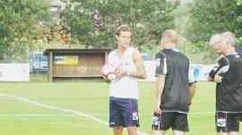 <strong>LA CODA DEL DIAVOLO. </strong>Alessandro Diamanti in campo al raduno amaranto; nella foto d’archivio a sinistra un tipico “duetto” tra Adriano Galliani e Aldo Spinelli, amiconi di vecchia data