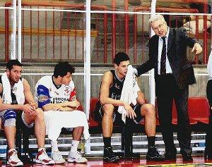 Anche coach Massimo Angelucci sta attendendo notizie