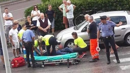 Travolto da un’auto sulle strisce: grave 73enne