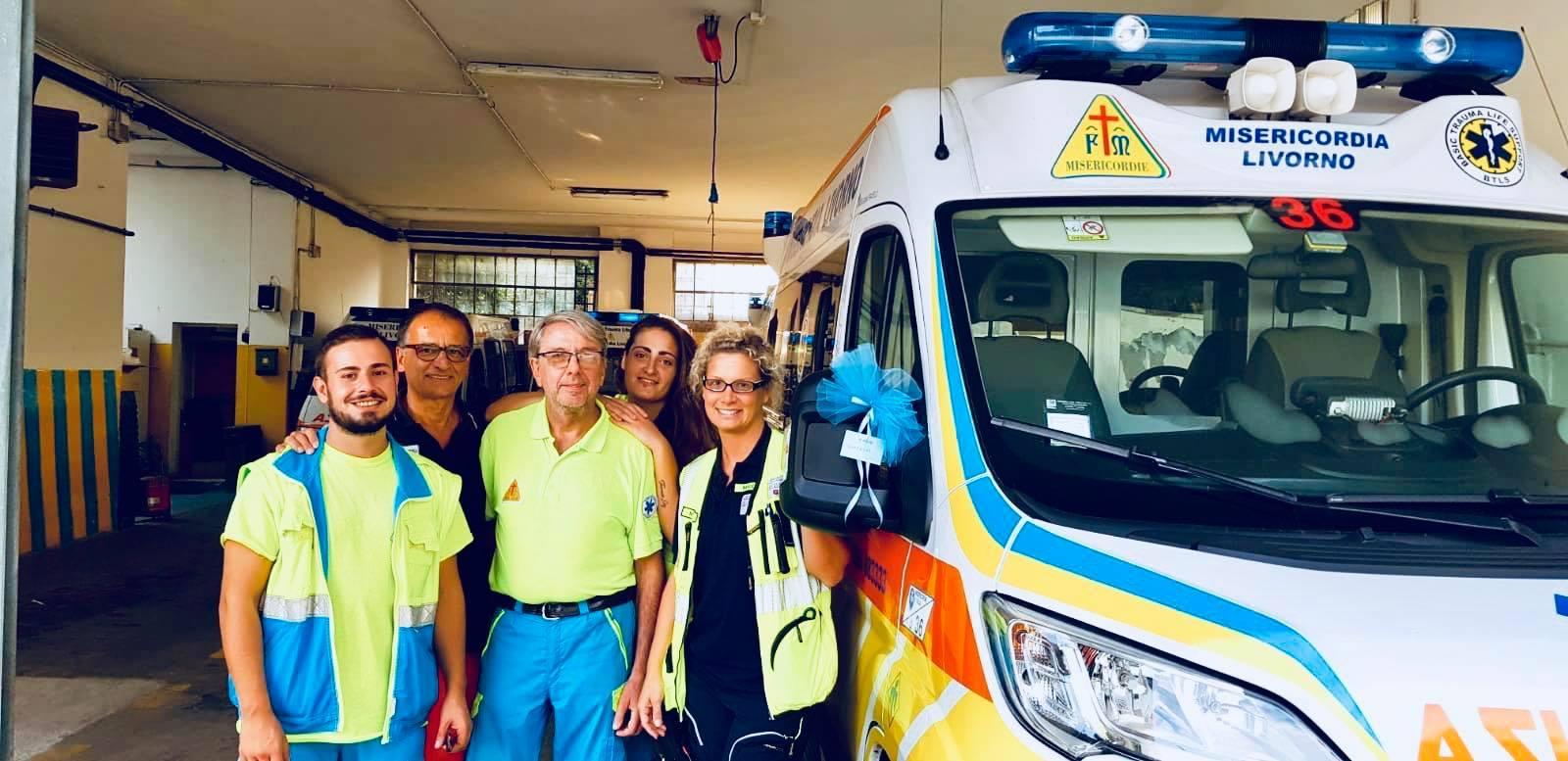 Partorisce a casa dell'amica ostetrica