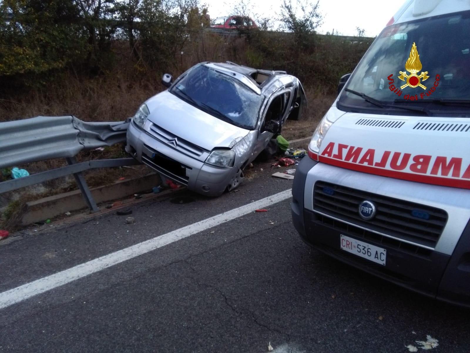 Schianto sul guardrail, gravissimo a 10 mesi 