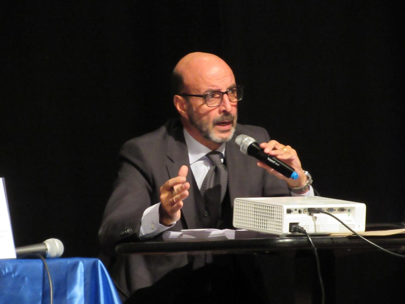Il direttore generale dell'Ausl Massimo Annicchiarico