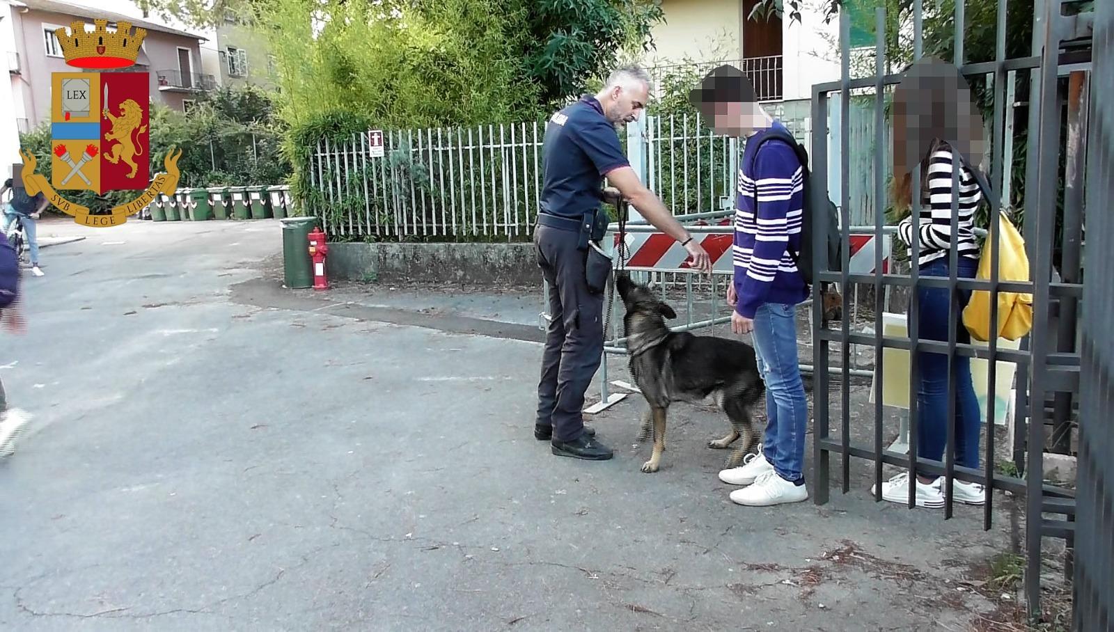Due studenti trovati con hashish e marijuana