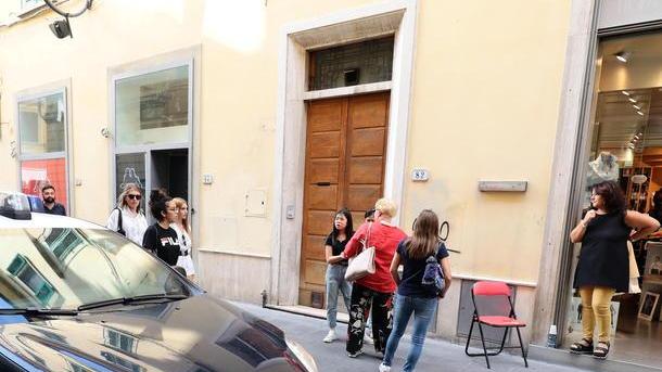 L’intervento dei carabinieri poco lontano dal luogo in cui è avvenuto il furto (Foto Agenzia Carlo Sestini)