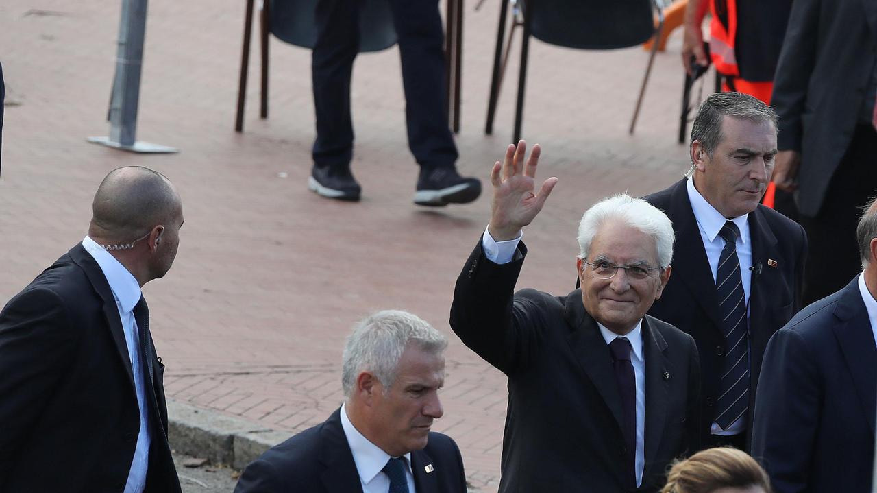 Mattarella parla davanti agli studenti