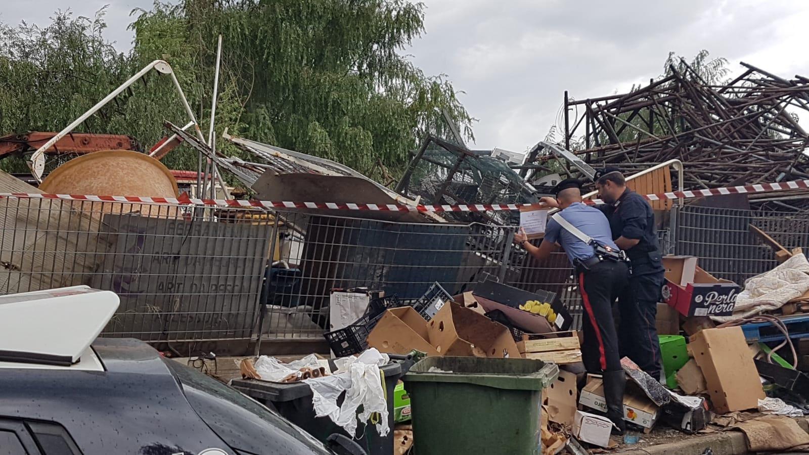 Discarica abusiva nel campo nomadi