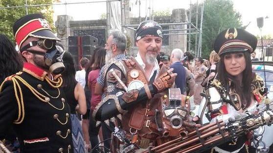 I personaggi dei fumetti al contest in centro