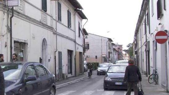 Scippatore in bicicletta aggredisce un’anziana: via la borsa della spesa